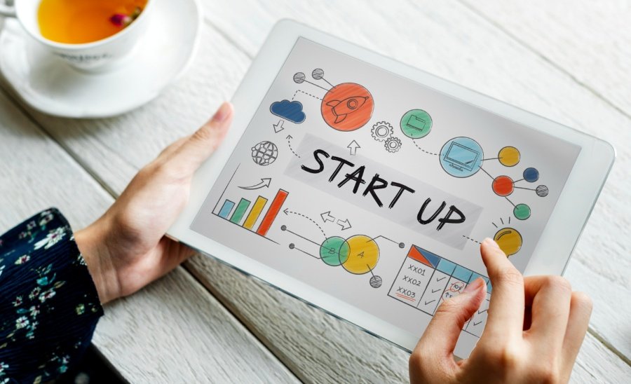 Scaling Without Funding: How Growth-Led Startups Are Beating VC-Backed Ones in 2025
